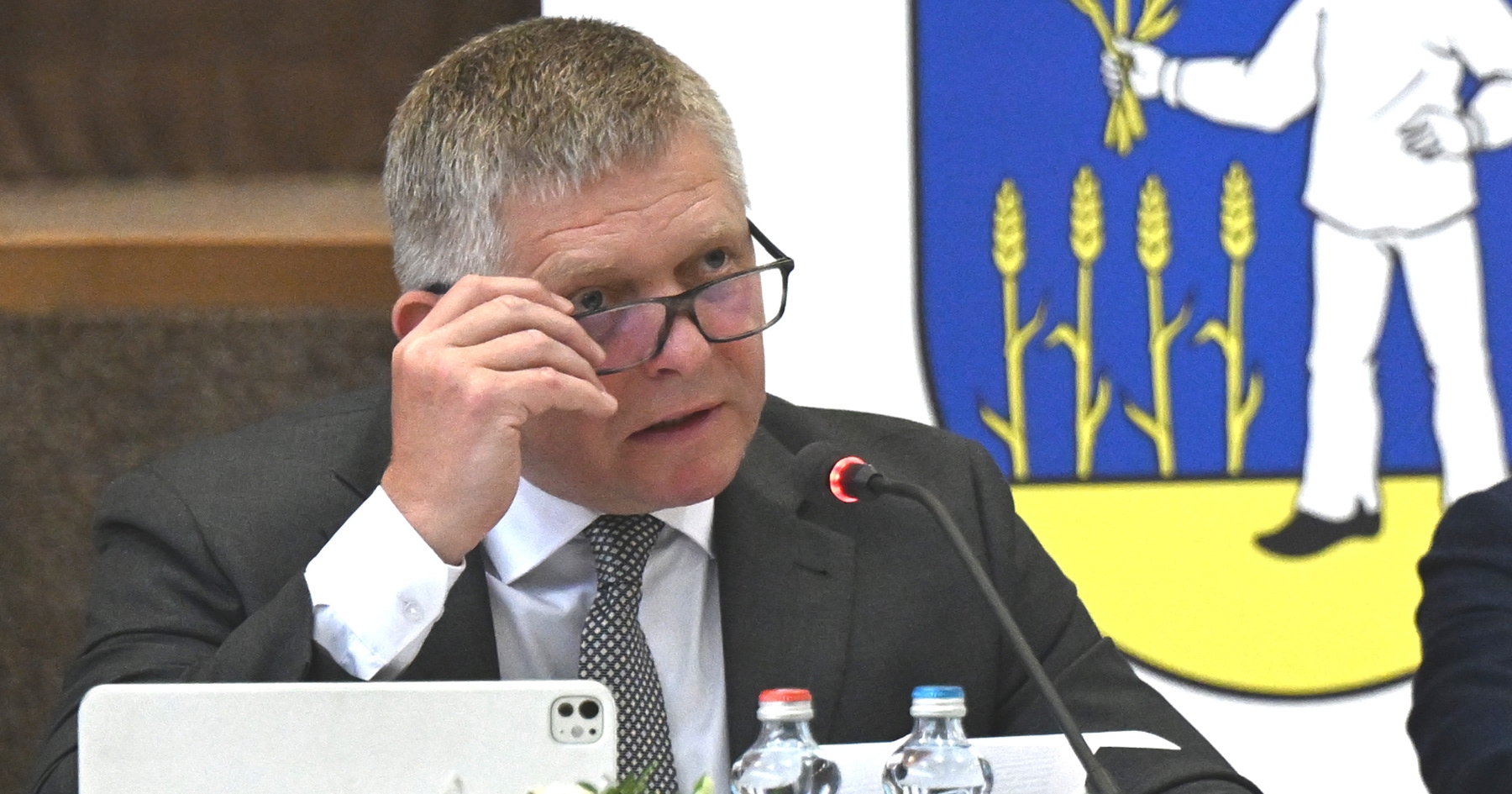 Premiér Robert Fico na rokovaní