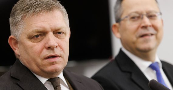 Poslanci NR SR za SMER-SD Rober Fico a Ladislav Kamenický