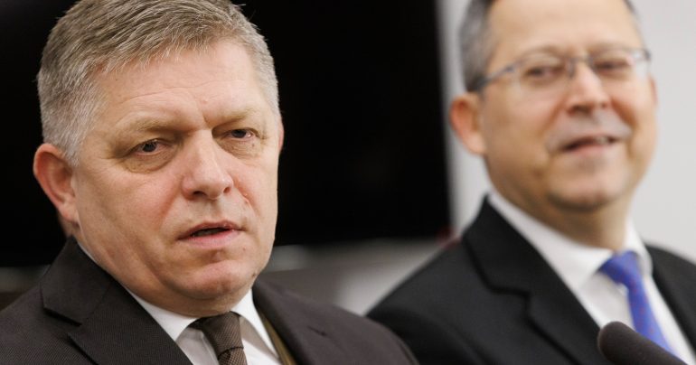 Poslanci NR SR za SMER-SD Rober Fico a Ladislav Kamenický