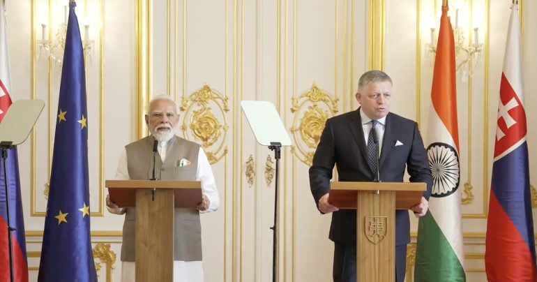 Robert Fico privítal na Bratislavskom hrade predsedu vlády Indie Nárendru Módího