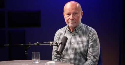 Rastislav Káčer v 1 na 1: Ficovi ľudia sú prisatí na štátnom cecku. K Slovensku sa správajú ako k vojnovej koristi