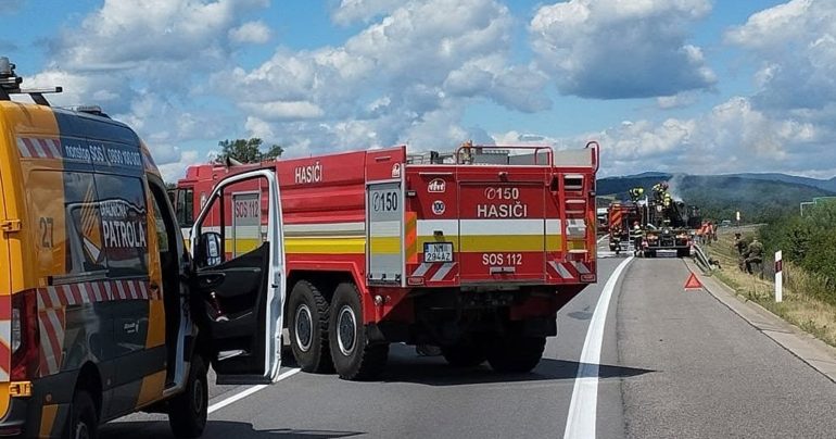 Zásah hasičov na diaľnici