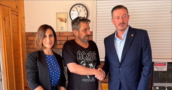 Anton Pašek, majiteľ predajne s langošmi so šéfom finančnej správy