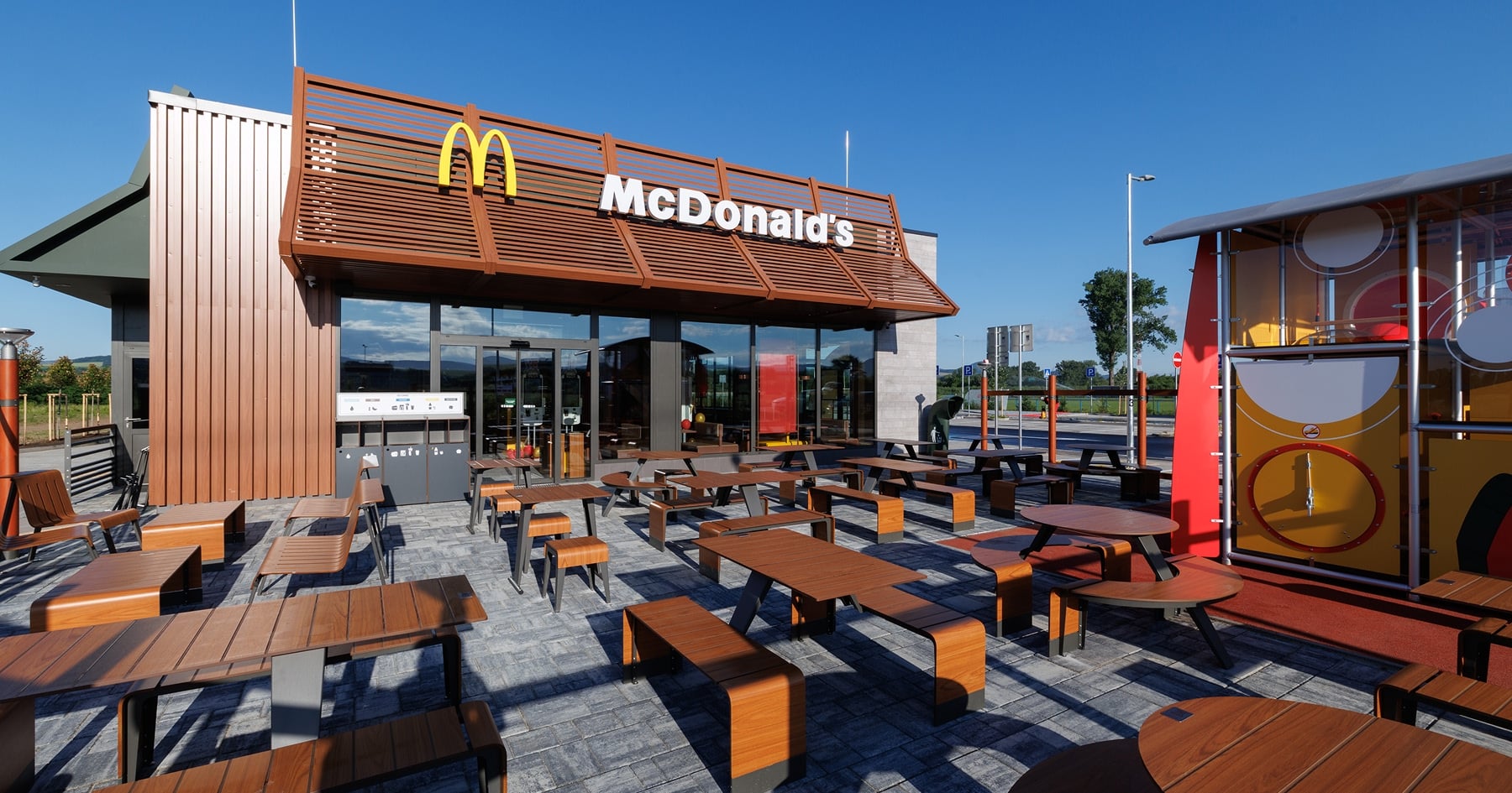 Exteriér nového McDonald’s v Novej Polhore