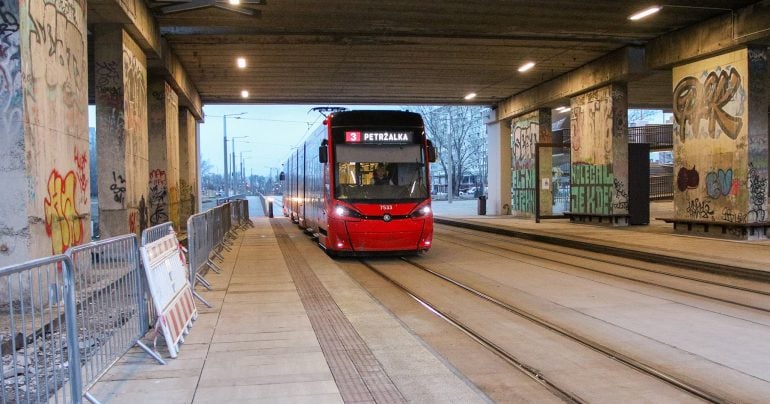 Električka v Petržalke