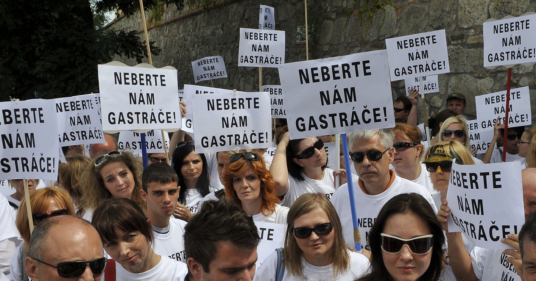Protest pred budovou NRSR za zachovanie gastrolístkov