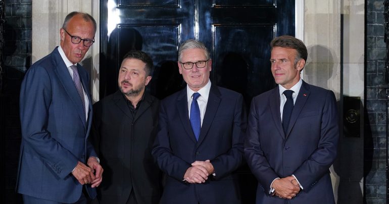 Keir Starmer, Emmanuel Macron, Volodymyr Zelenskyy a Friedrich Merz