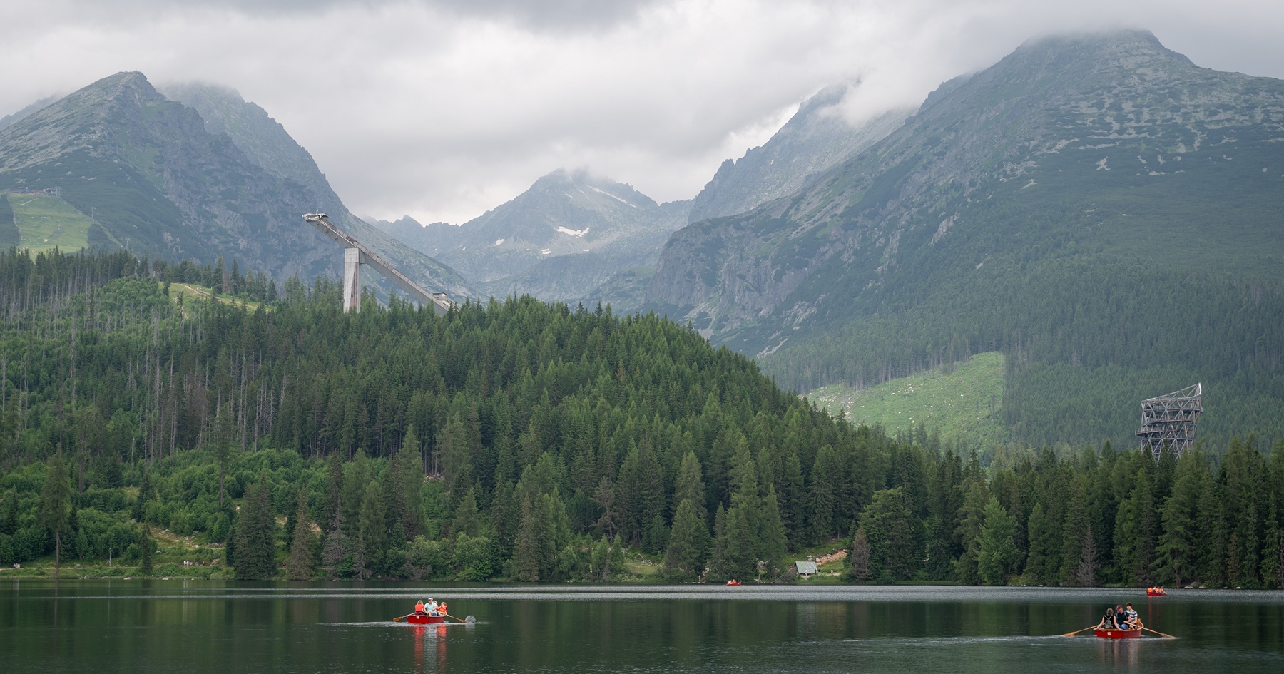 Štrbské pleso vo Vysokých Tatrách