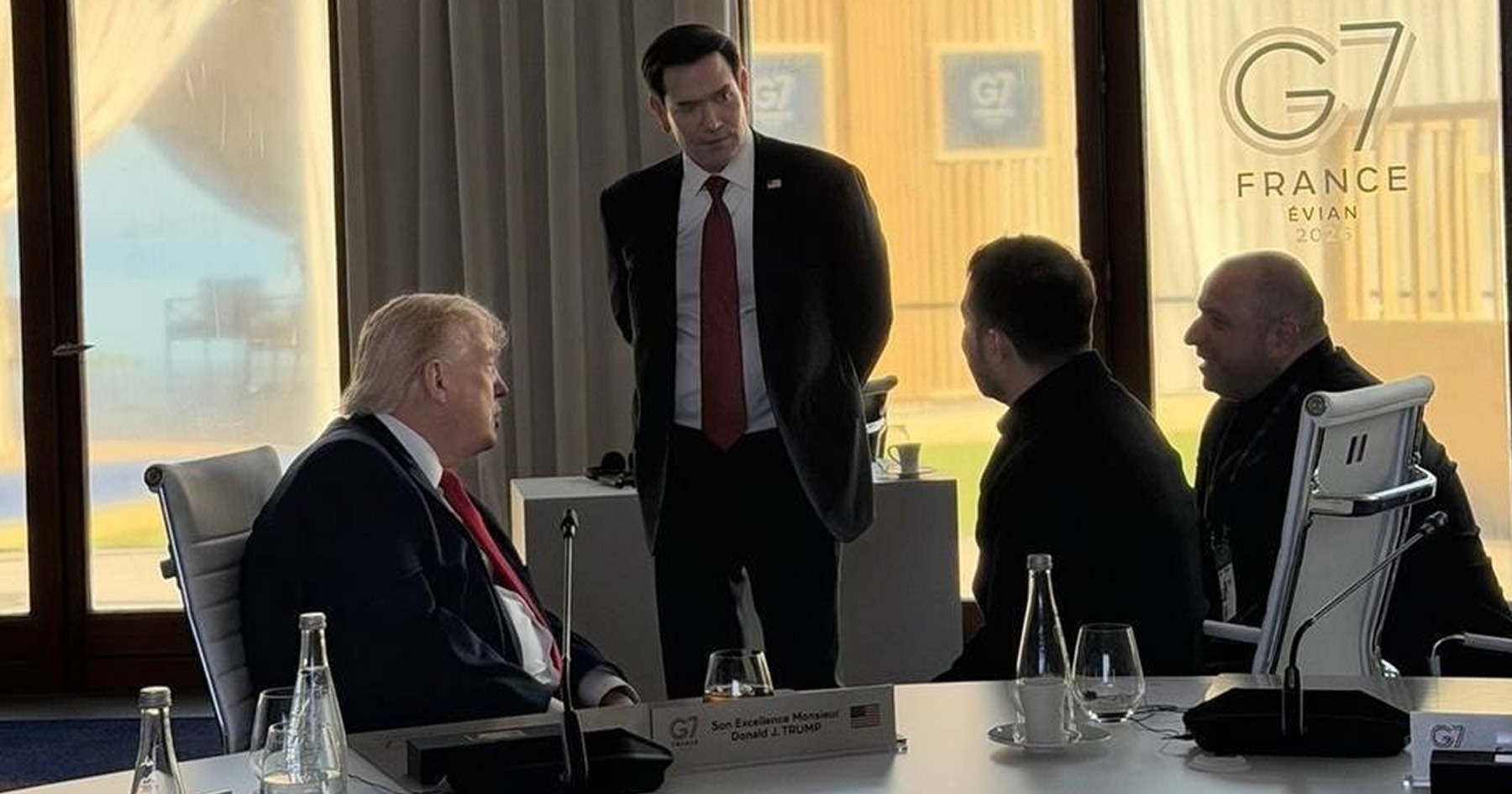 Záber na Volodymyra Zeleneského a Donalda Trumpa poćas rokovania