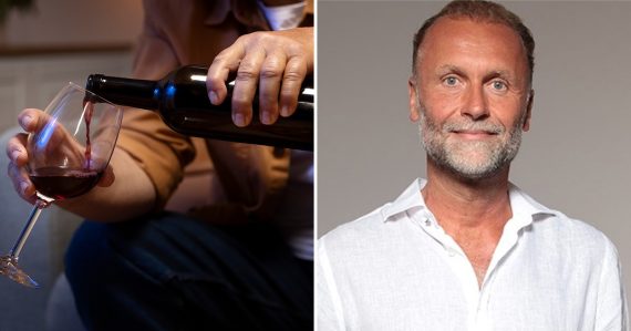 Muž nalieva víno z fľaše do pohára a Ladislav Kužela
