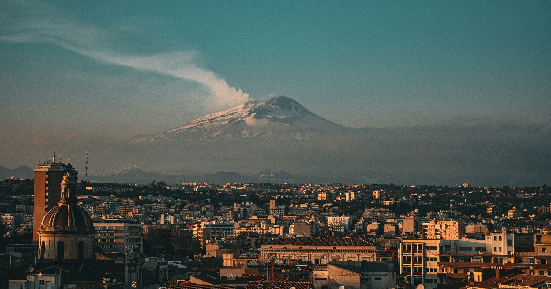 Sopka Etna nad mestom