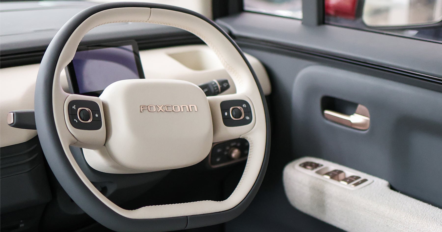 Automobil s logom Foxconn