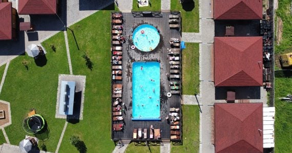 Panoramatický pohľad na kúpalisko