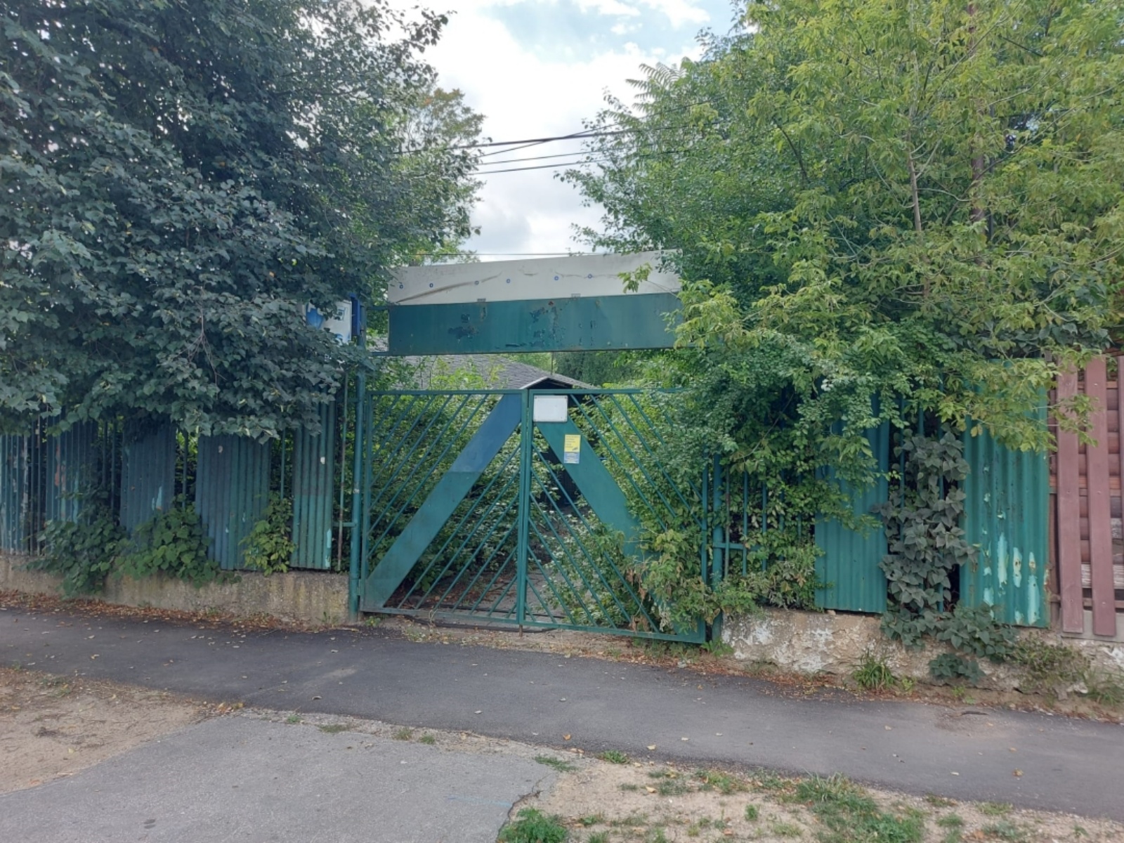 Zavreté košické kúpalisko Triton