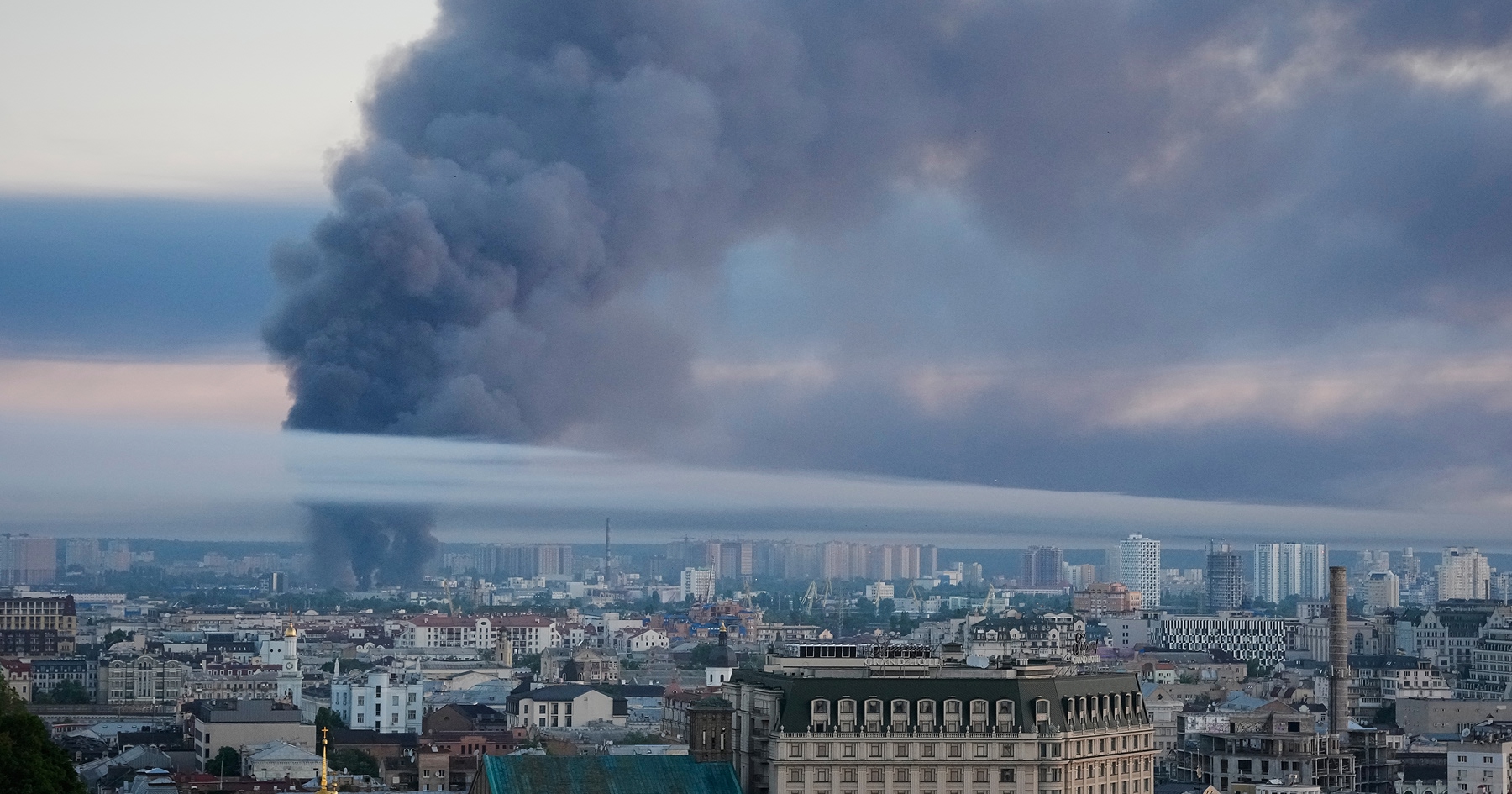 Pohľad na následky útoku na Kyjev