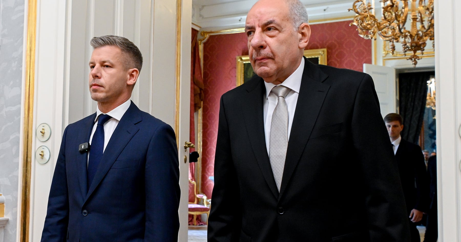 Záber na maďarského premiéra Pétera Magyara a maďarského prezidenta Tamása Sulyoka