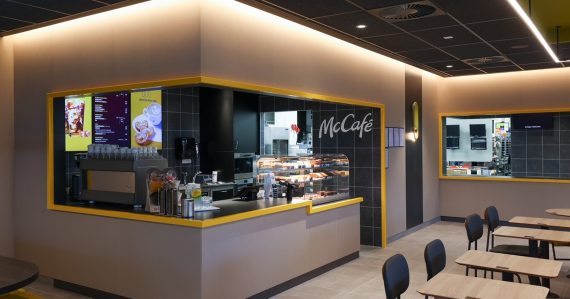 Interiér prevádzky McDonald's