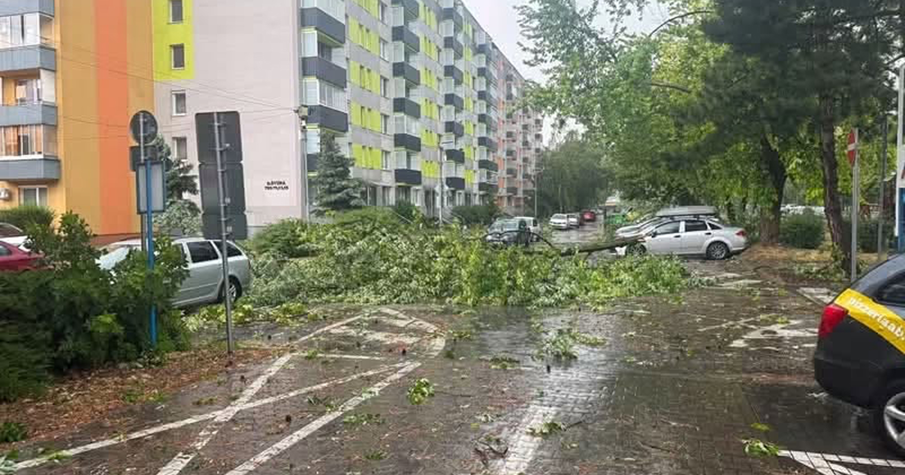 Následky búrky, ktorá sa prehnala Sereďou