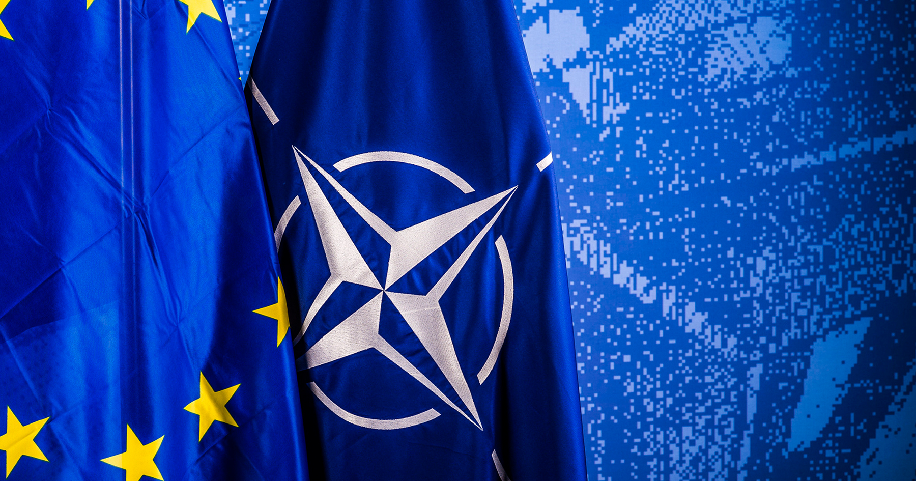 Vlajky NATO a EÚ