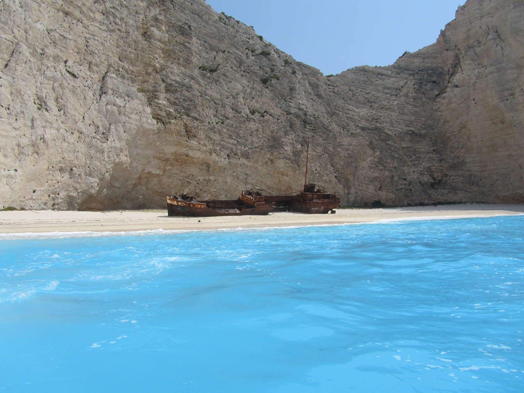 Vrak lode na gréckej pláži Navagio