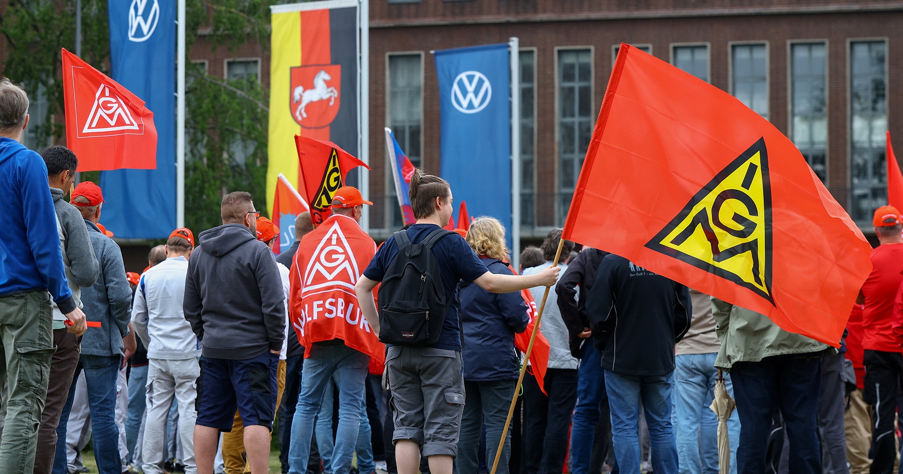 Protesty pred Volkswagenom