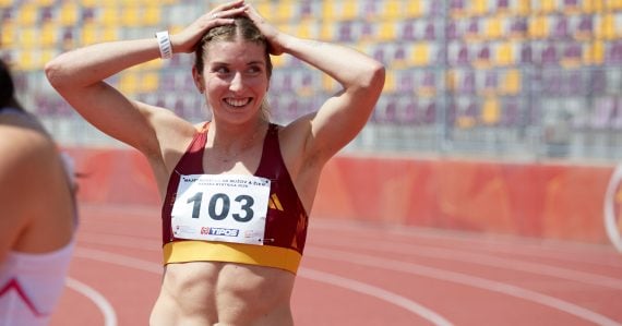 Emma Zapletalová počas behu na 200 metrov na 79. majstrovstvách Slovenska v atletike