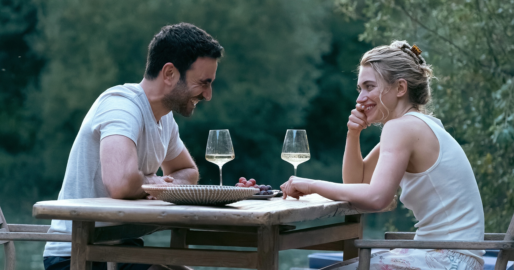 Brett Goldstein a Imogen Poots vo filme All of You