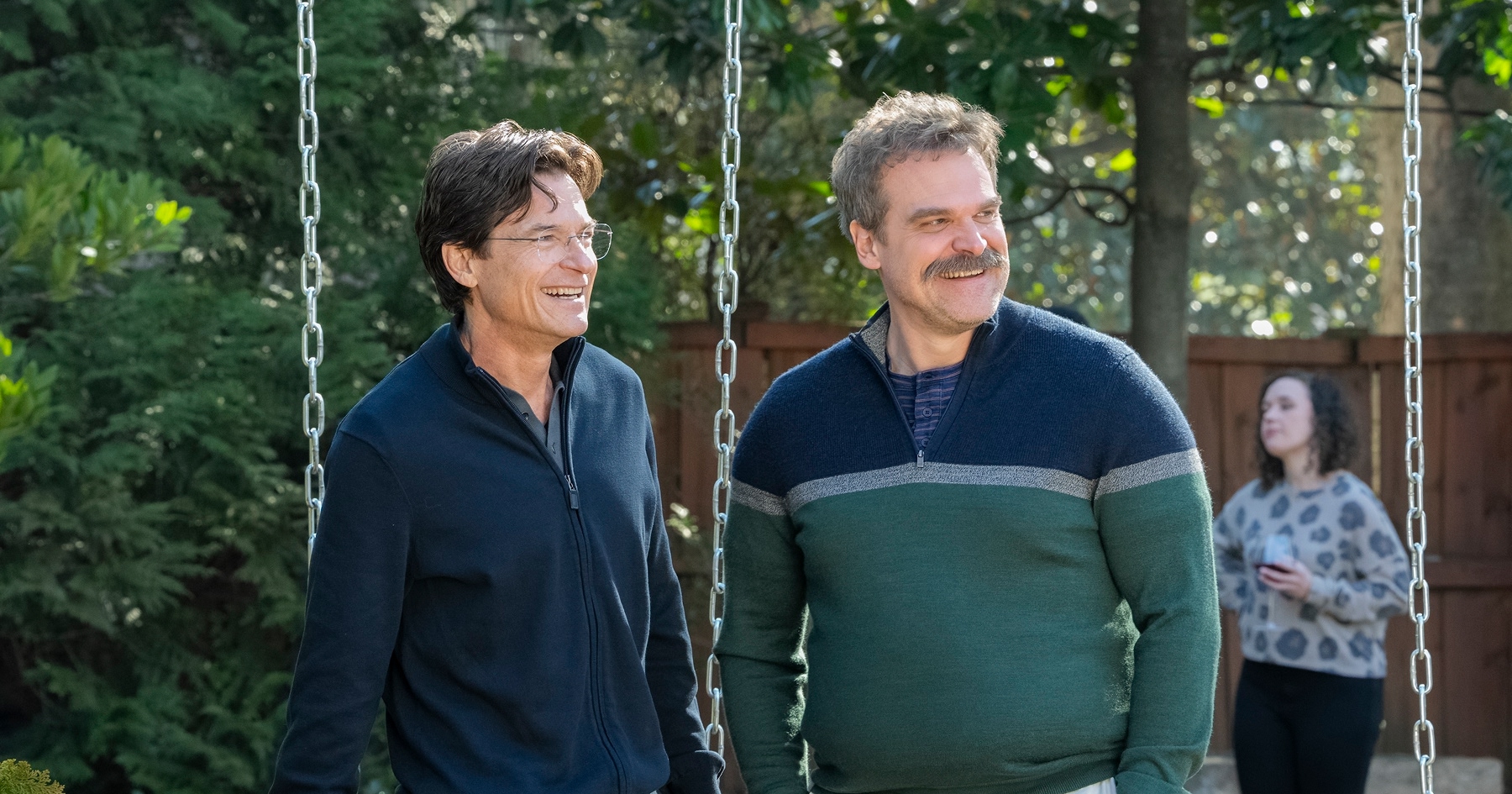Jason Bateman a David Harbour v seriáli DTF St. Louis