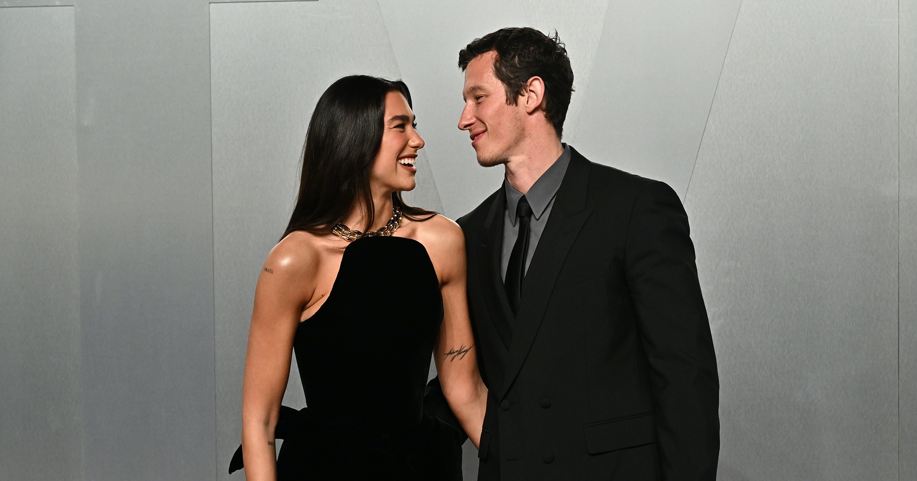 Dua Lipa a Callum Turner