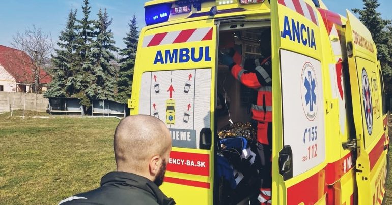 Polícia a ambulancia