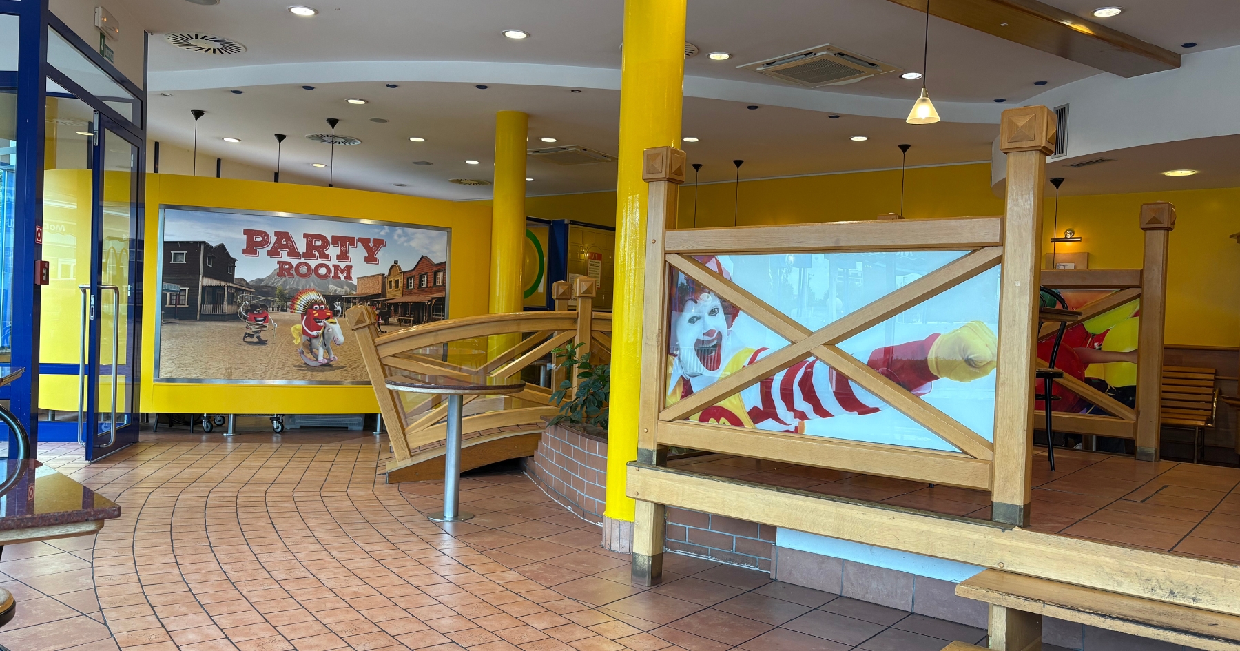 Interiér reštaurácie McDonald's
