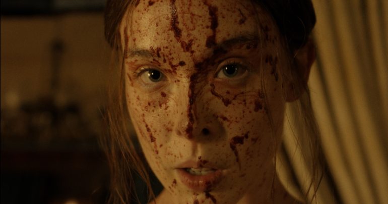 Lizzie Bordenová s krvou na tvári zo seriálu Monštrum na Netflixe