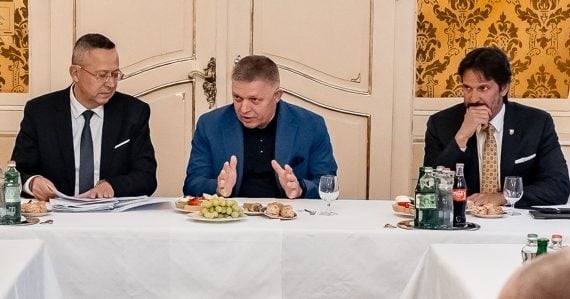 Premiér Fico a ministri