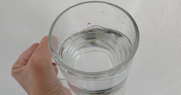 Ilustračná foto pohára vody