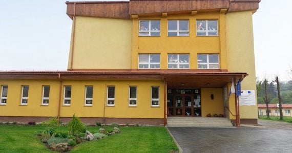 Budova ZŠ v Staškove