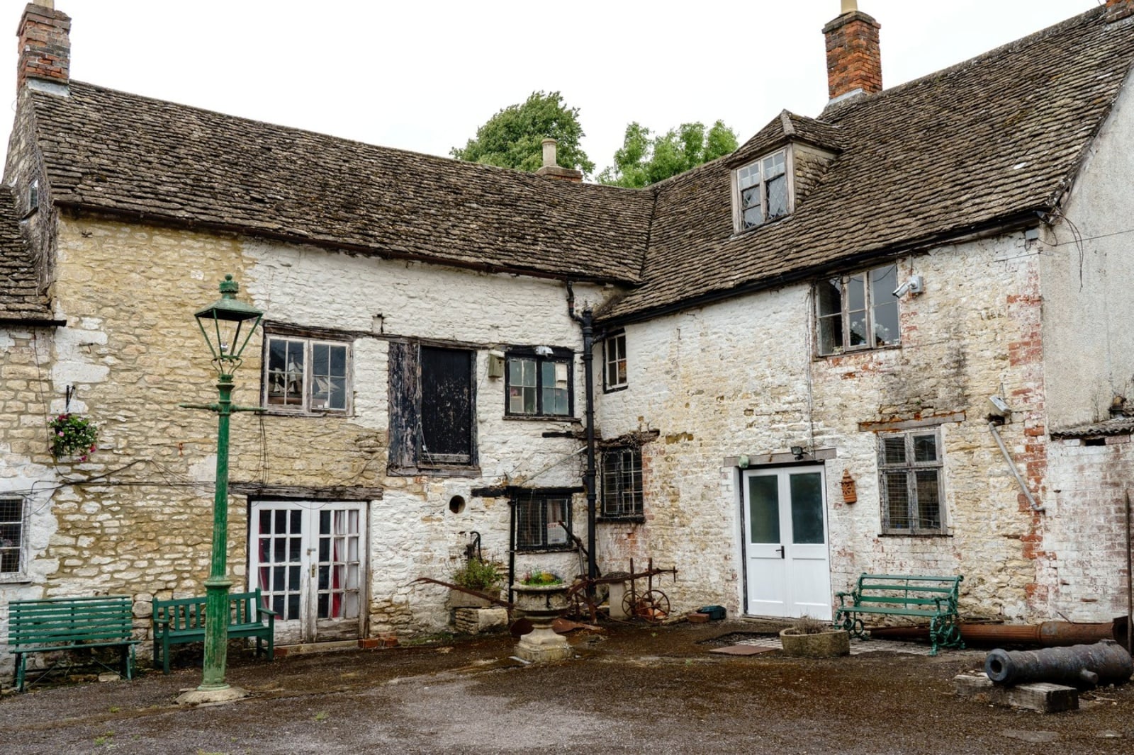 Hotel The Ancient Ram Inn v Gloucestershire