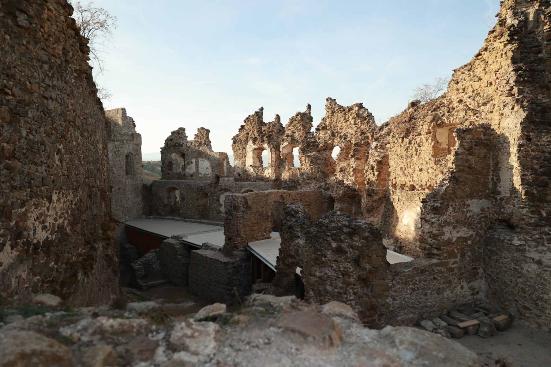 Hradné múry.