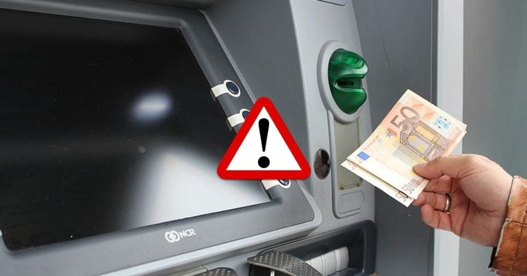 Bankomat s peniazmi