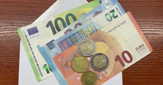 Eurobankovky a euromince