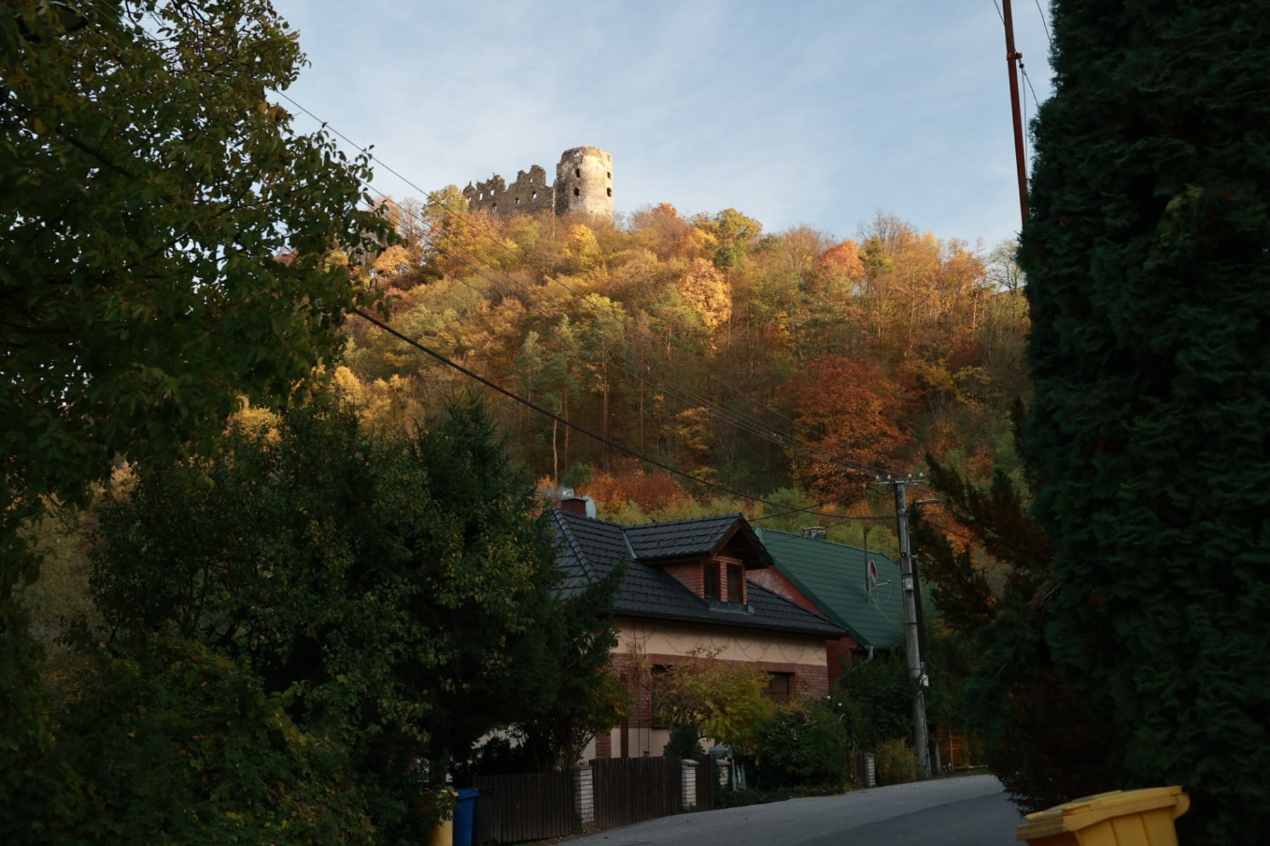 Šášovské Podhradie a hrad Šášov.