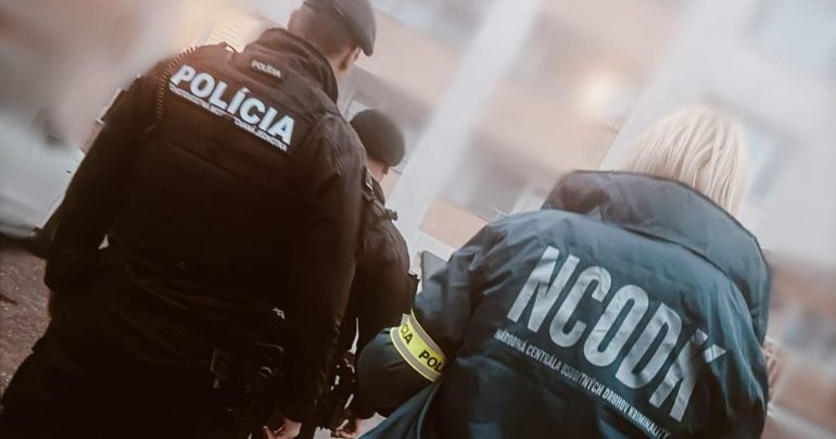 Policajti pri zásahu