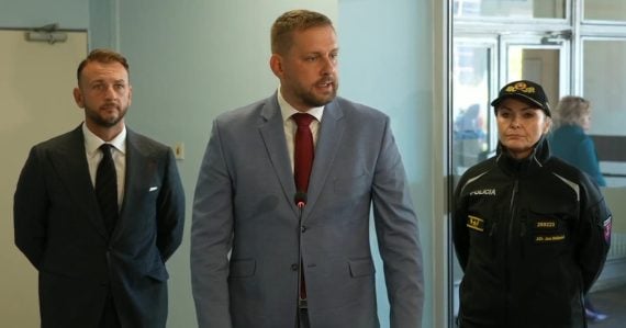 Minister Šaško a Šutaj Eštok